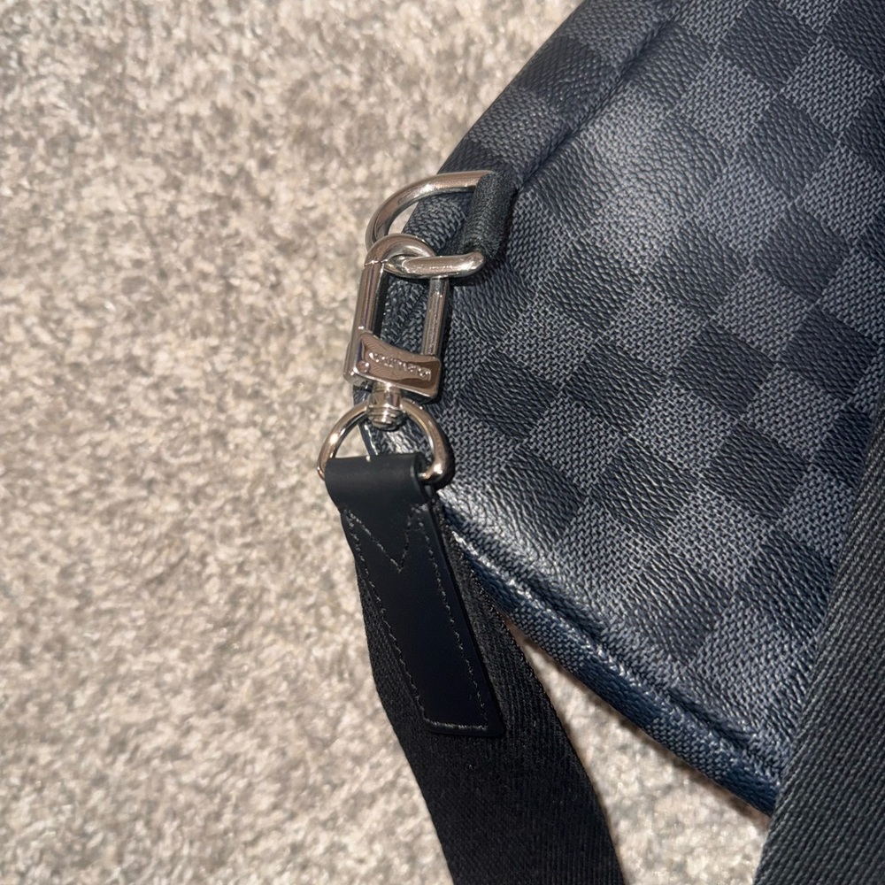 Men’s Louis Vuitton Damier Sling Bag - Picture 10 of 12